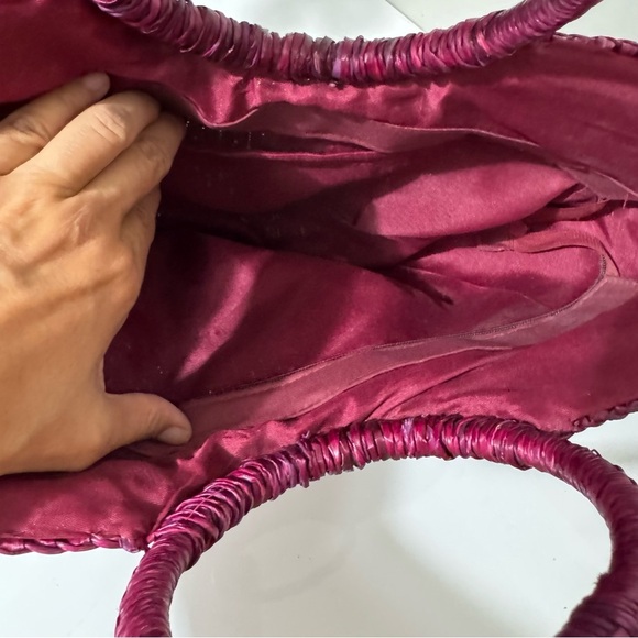 Elegant maroon Woven Handbag - Picture 3 of 5